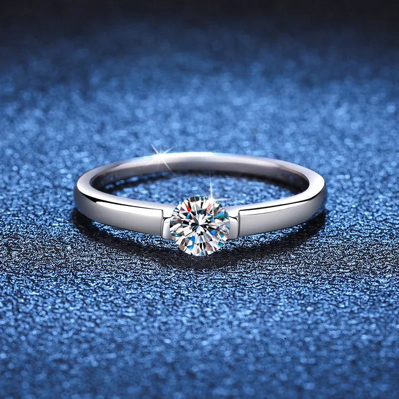 PT950 Solid Platinum Moissanite & Diamond Proposal Ring – 0.5ct Center Stone