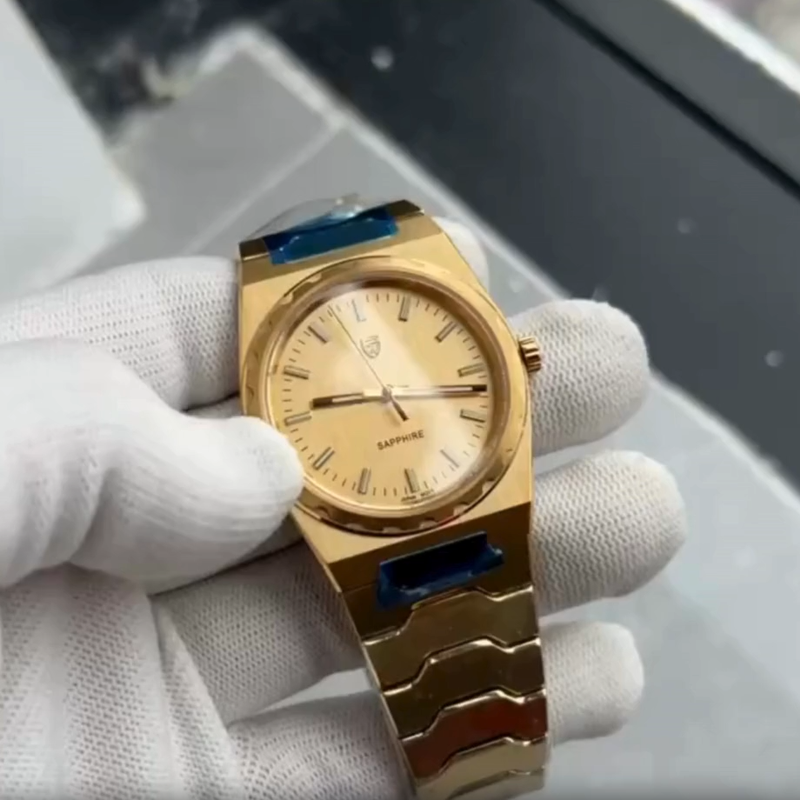 Ultra-thin quartz watch, 37mm slim case, shown in motion — RoyElite / Vídeo del reloj de cuarzo delgado