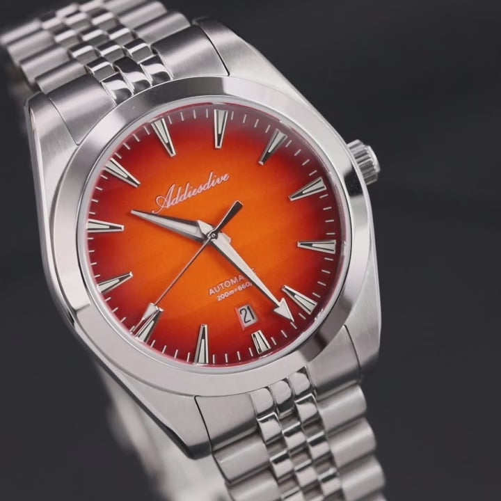 Video of the Duna gradient-dial watch; see product photos for your selected colour. / Vídeo del reloj Duna con esfera degradada; consulta las fotos del color seleccionado.